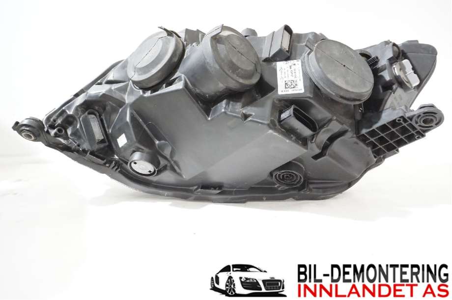 Frontlykt høyre halogen til Škoda Fabia 2014-2021 (Type III)  (SKODA|6V1 941 016 C|)