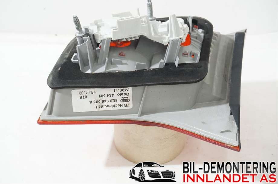 Baklykt venstre indre til Audi A4 2004-2008 (Type III) (B7) (B7) (AUDI|8E9 945 093 A|)