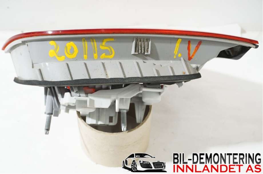 Baklykt venstre indre til Audi A4 2004-2008 (Type III) (B7) (B7) (AUDI|8E9 945 093 A|)