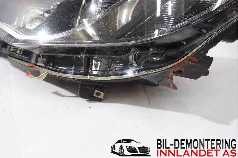 Frontlykt venstre halogen til Opel Astra J 2010-2015 (OPEL|13253650||1ZT 010 012-01)