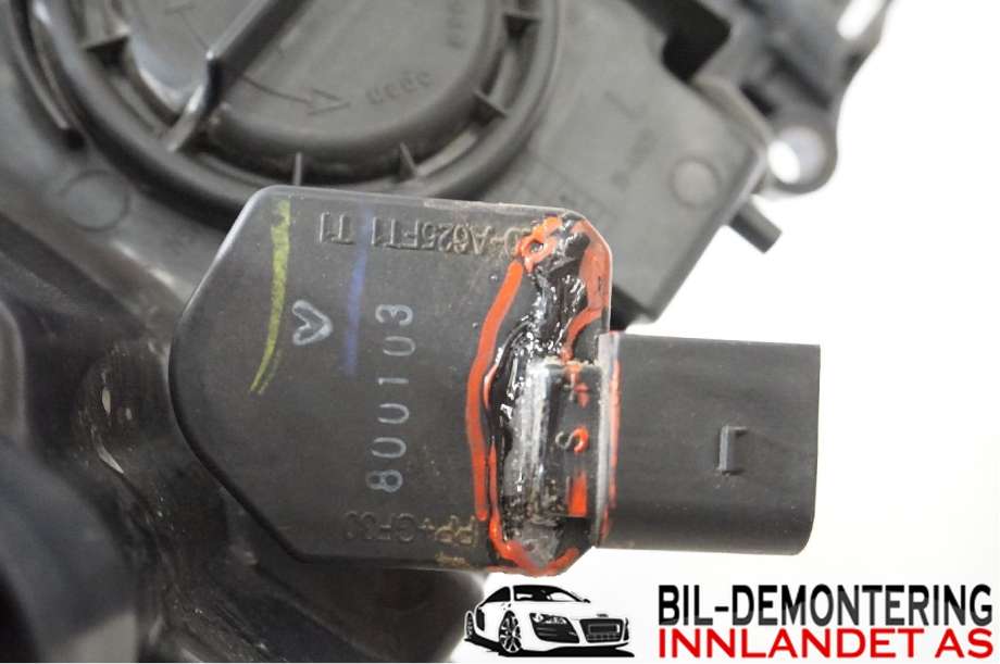 Frontlykt venstre halogen til Mercedes ML 1997-2005 (W163) (W163) (MERCEDES|A 163 820 37 61|A 163 820 45 61|)