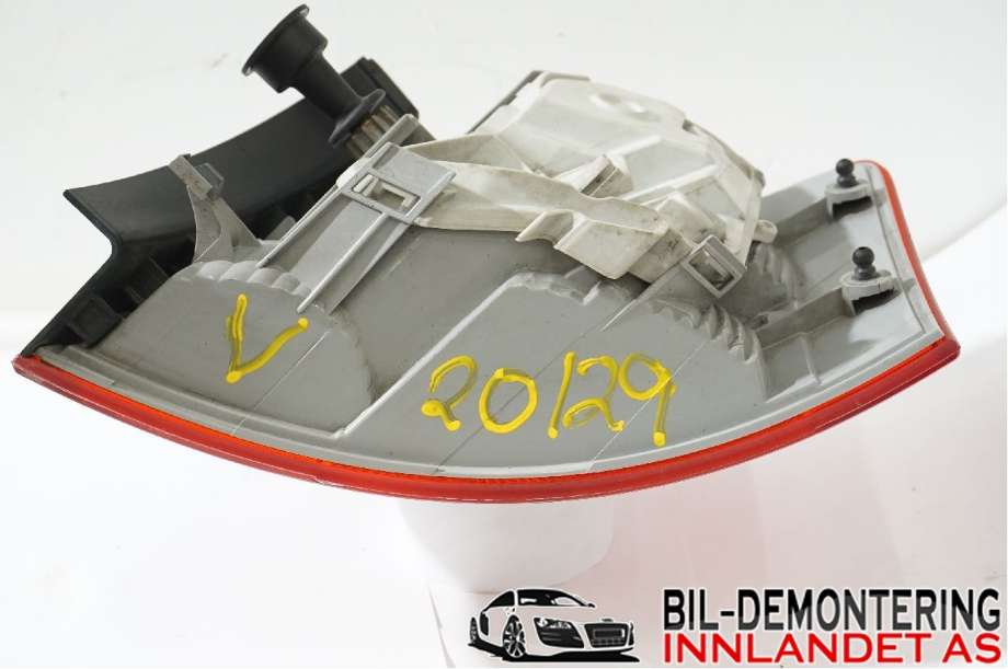 Baklykt venstre til Audi A4 2004-2008 (Type III) (B7) (B7) (AUDI|8E9 945 095 E|)