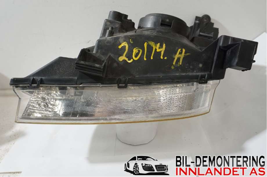 Frontlykt høyre halogen til Nissan X-Trail 2002-2007 (T30) (T30) (NISSAN|260108H925|)
