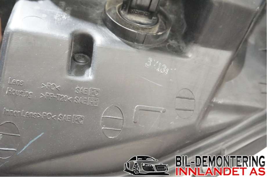 Frontlykt venstre halogen til Nissan X-Trail 2002-2007 (T30) (T30) (NISSAN|260608H925|)