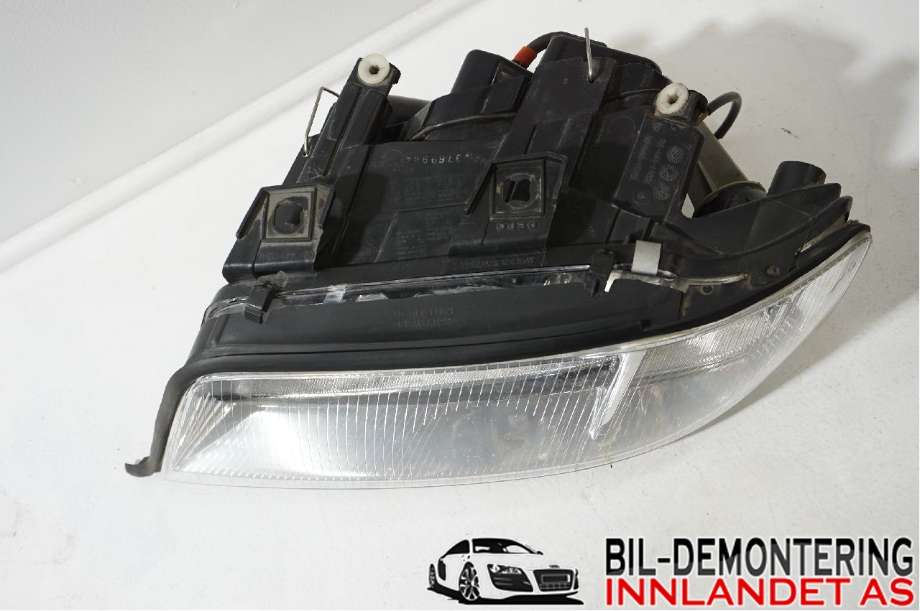 Frontlykt venstre halogen til Audi A6 1997-2001 (Type II, Fase 1) (C5) (C5) (AUDI|4B0 941 003 BB||08-441-1134L)