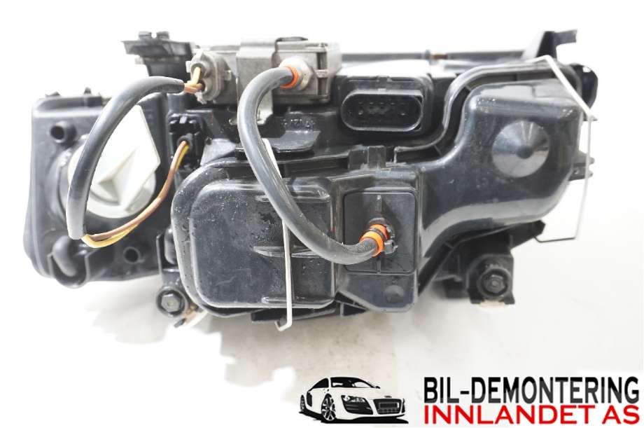 Frontlykt høyre halogen til Audi A6 1997-2001 (Type II, Fase 1) (C5) (C5) (AUDI|4B0 941 004 BB|)