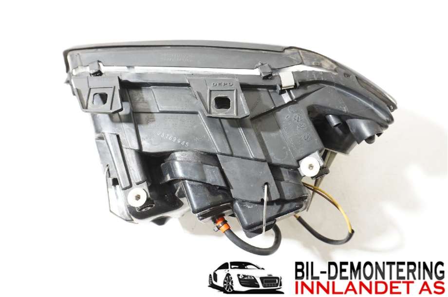 Frontlykt høyre halogen til Audi A6 1997-2001 (Type II, Fase 1) (C5) (C5) (AUDI|4B0 941 004 BB|)