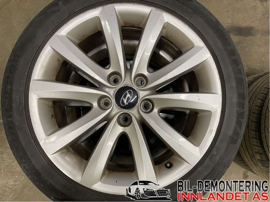 Felgsett aluminium til Hyundai i40 2012-2017 (HYUNDAI|5JX17 ET 46;7|215/50ZR17|)
