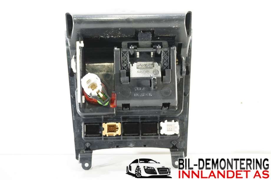 Innredning diverse til VW Golf VI 2008-2012  (VOLKSWAGEN|5K0 857 961|)