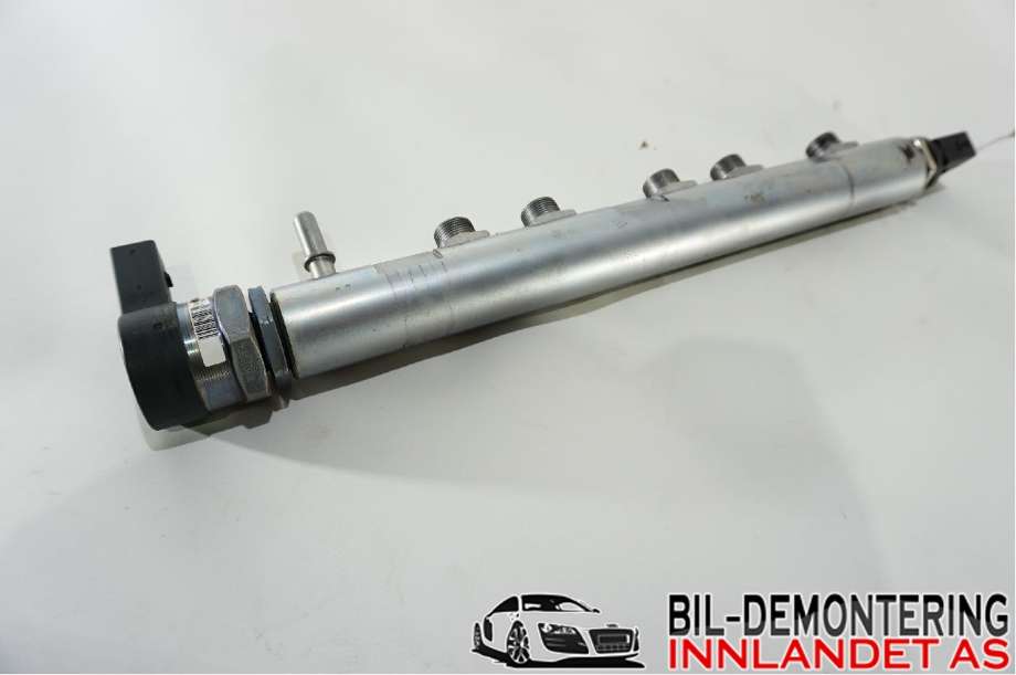Dyseskinne (fuelrail) til BMW 3-Serie, 2012-2018 (F30/F31/F34) (F30/F31/F34) (BMW|13 53 7 800 601)