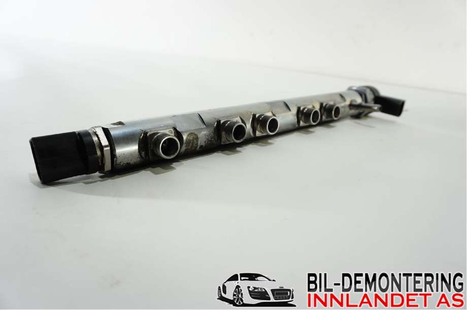 Dyseskinne (fuelrail) til BMW 3-Serie 2012-2018 (F30/F31/F34) (F30/F31/F34) (BMW|13 53 7 800 601|)