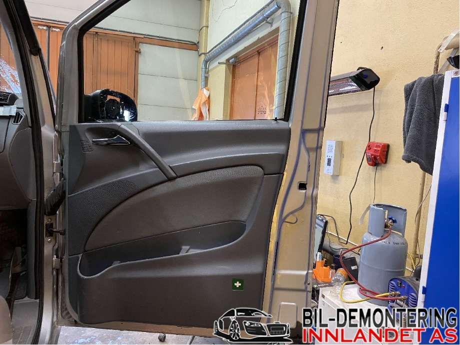 Dør høyre 2dørs til Mercedes Vito/Viano 2004-2010 (Fase 1) (W639) (W639) (MERCEDES|A 639 720 11 05|)