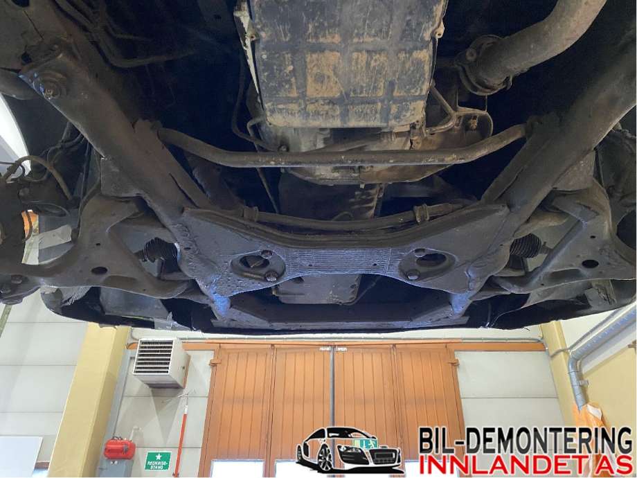Travers foran hoved til Mercedes Vito/Viano 2004-2010 (Fase 1) (W639) (W639) (MERCEDES|A 639 330 14 06|A 639 330 18 06|)