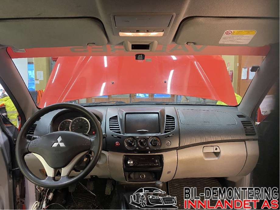 Dashbord til Mitsubishi L200, 2006-2015 (Type IV) (MITSUBISHI|8000A378XA)
