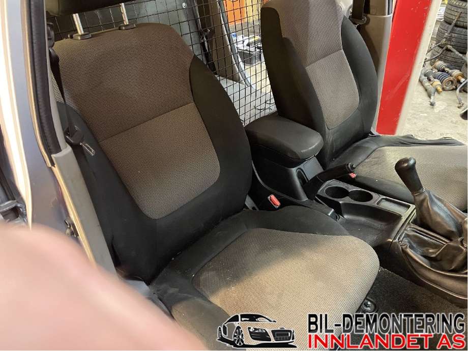 Sete foran høyre til Mitsubishi L200, 2006-2015 (Type IV) (MITSUBISHI|6911A872XB)
