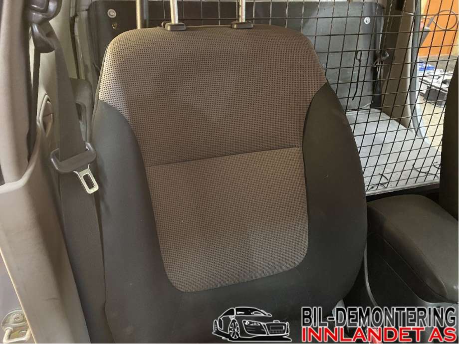 Sete foran høyre til Mitsubishi L200 2006-2015 (Type IV) (MITSUBISHI|6911A872XB|)