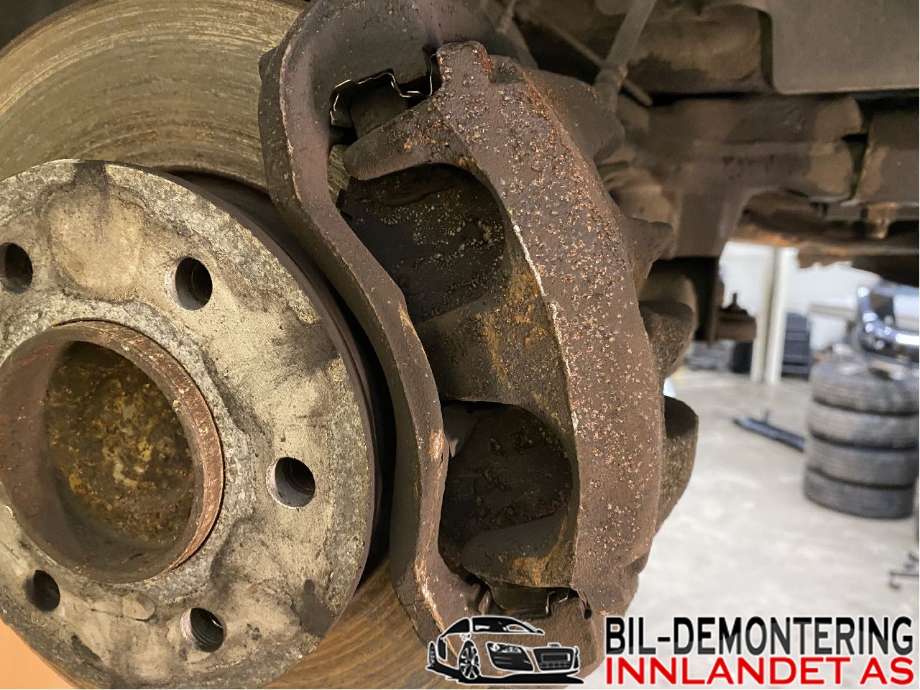 Bremsecaliper venstre foran til Mercedes Sprinter, 2013-2018 (Fase 2) (906) (906) (MERCEDES|A 004 420 55 83)