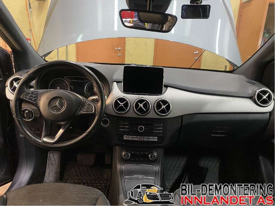 Dashbord til Mercedes B-Klasse, 2011-2018 (W246) (W246) (MERCEDES|A 246 680 76 00)