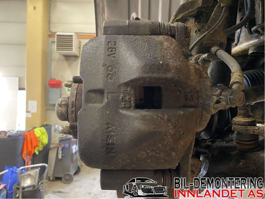 Bremsecaliper venstre foran til Toyota Hiace 2007-2012 (Fase 3)  (TOYOTA|4775026132|)