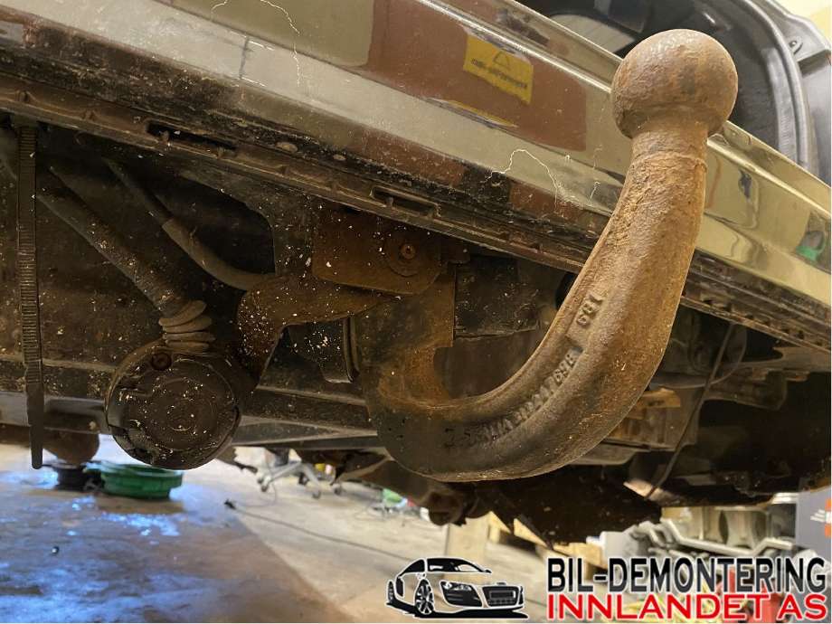 Hengerfeste til Mercedes C-Klasse, 2007-2011 (Fase 1) (W204) (W204) (MERCEDES|A 204 310 04 95)