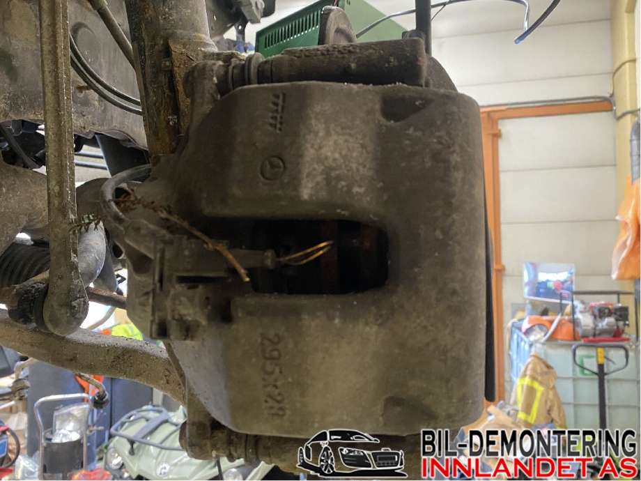Bremsecaliper høyre foran til Mercedes C-Klasse 2007-2011 (Fase 1) (W204) (W204) (MERCEDES|A 204 421 08 81|A 204 421 26 81|)