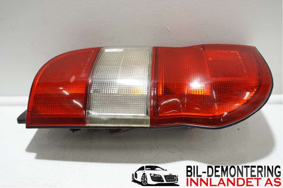 Baklykt venstre til Toyota Hiace 2001-2006 (Fase 2)  (TOYOTA|8156126310|)