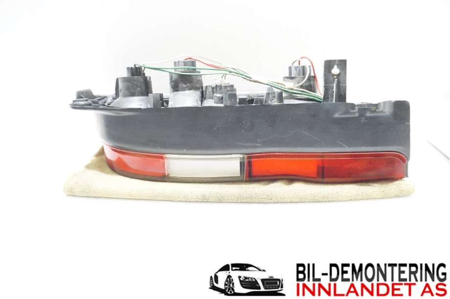 Baklykt venstre til Toyota Hiace 2001-2006 (Fase 2)  (TOYOTA|8156126310|)