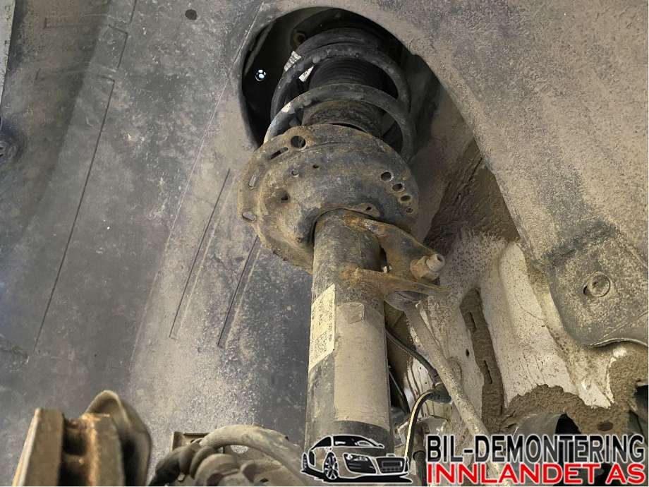 Fjærbein høyre foran til VW Passat, 2015-2019 (Fase 1) (B8) (B8) (VOLKSWAGEN|3Q0 413 031 BP)