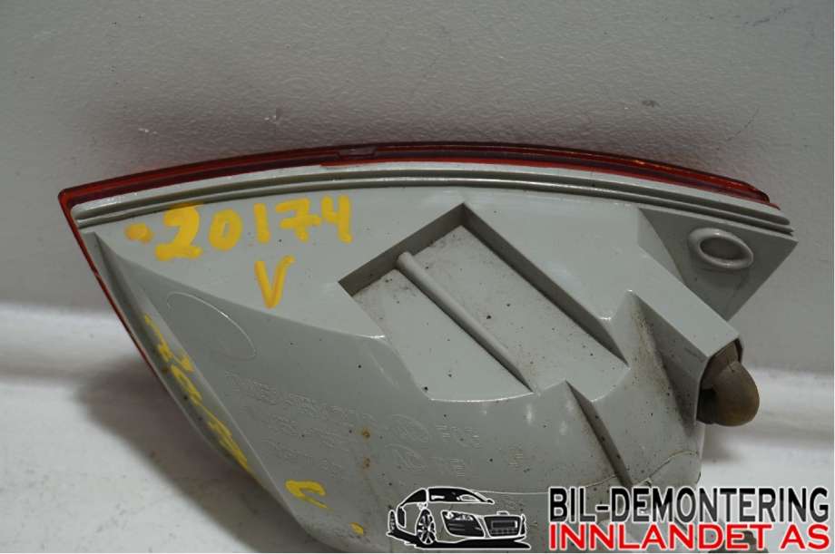 Baklykt fra støtfanger til Ford Focus 2004-2007 (Type II, Fase 1)  (FORD|1M51-13A603-CC|)