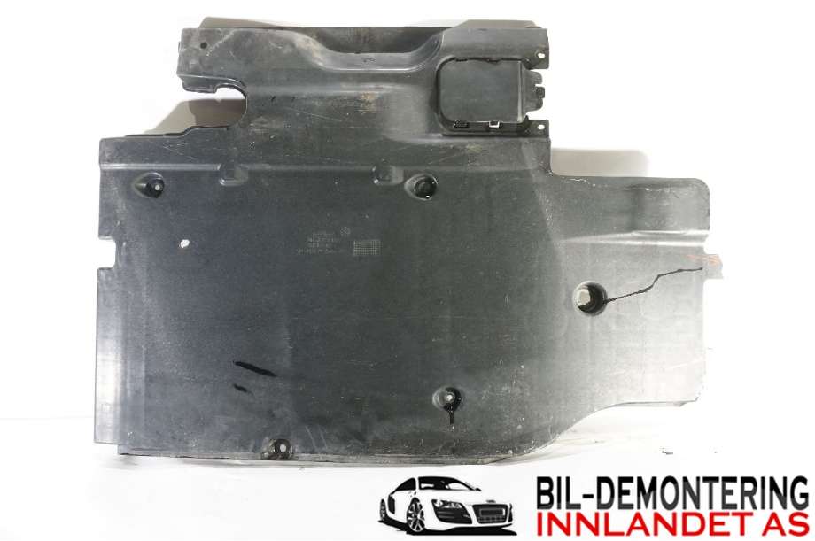 Motorplate under motor til VW Passat 2015-2019 (Fase 1) (B8) (B8) (VOLKSWAGEN|3Q0 825 102 D|3Q0 825 102 F|)