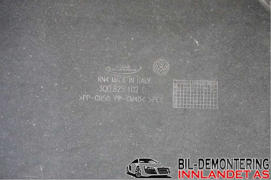 Motorplate under motor til VW Passat 2015-2019 (Fase 1) (B8) (B8) (VOLKSWAGEN|3Q0 825 102 D|3Q0 825 102 F|)