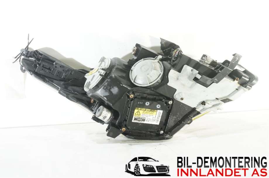 Frontlykt venstre halogen til Toyota Avensis 2009-2015 (Type III, Fase 1)  (TOYOTA|8107005330|8107005331|)