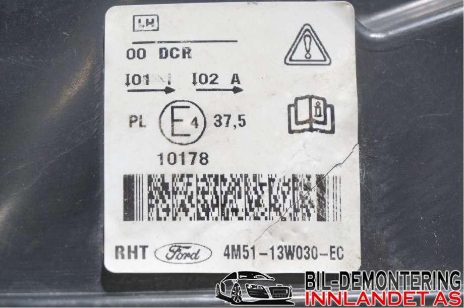 Frontlykt venstre halogen til Ford Focus 2004-2007 (Type II, Fase 1)  (FORD|4M51-13101-ED||4M51-13W030-EC)