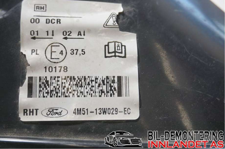 Frontlykt høyre halogen til Ford Focus 2004-2007 (Type II, Fase 1)  (FORD|4M51-13099-ED|)