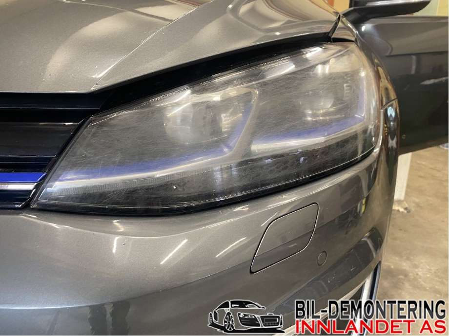 Frontlykt venstre halogen til VW e-Golf, 2017-2020 (Fase 2)  (VOLKSWAGEN|5G1 941 113 B)