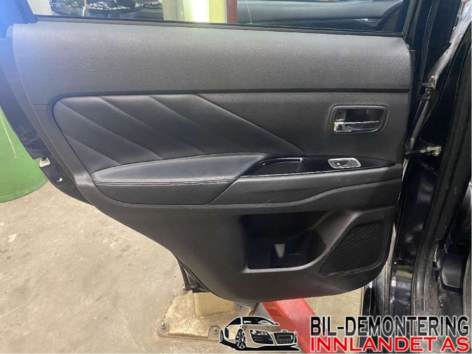 Dørtrekk venstre til Mitsubishi Outlander, 2015-->> (Type III, Fase 2)  (MITSUBISHI|7222B433XF)