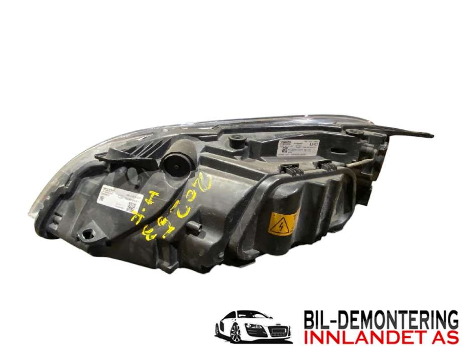 Frontlykt høyre halogen til Volvo V40 2012-2019  (VOLVO|31383159|)