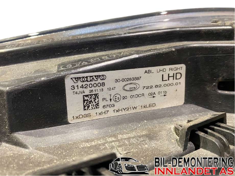 Frontlykt høyre halogen til Volvo V40 2012-2019  (VOLVO|31383159|)