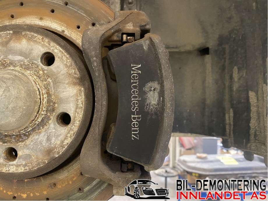 Bremsecaliper høyre foran til Mercedes CLA, 2013-2019 (C117) (C117) (MERCEDES|A 000 421 39 81)