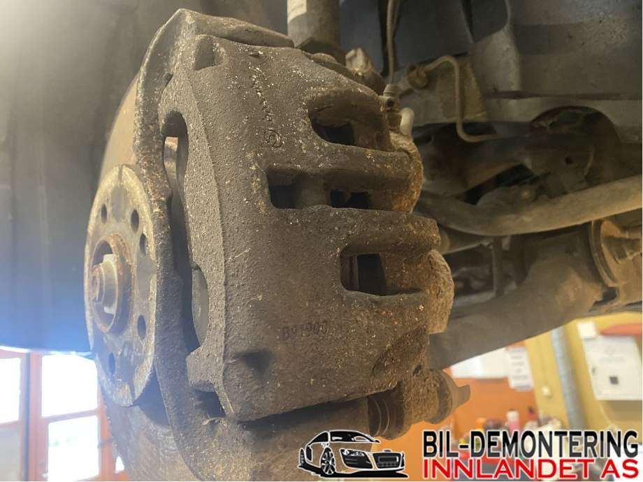 Bremsecaliper venstre foran til Mercedes Vito 2014-->> (W447) (W447) (MERCEDES|A 447 420 00 83|A 447 420 84 00|)