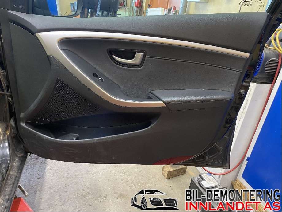Dørtrekk høyre til Hyundai i30, 2012-2017 (Type II)  (HYUNDAI|82302A 6030RYE)