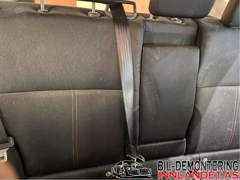 Sikkerhetsbelte bak midtre til Subaru Forester, 2008-2013 (Type III)  (SUBARU|64665SC000AR)