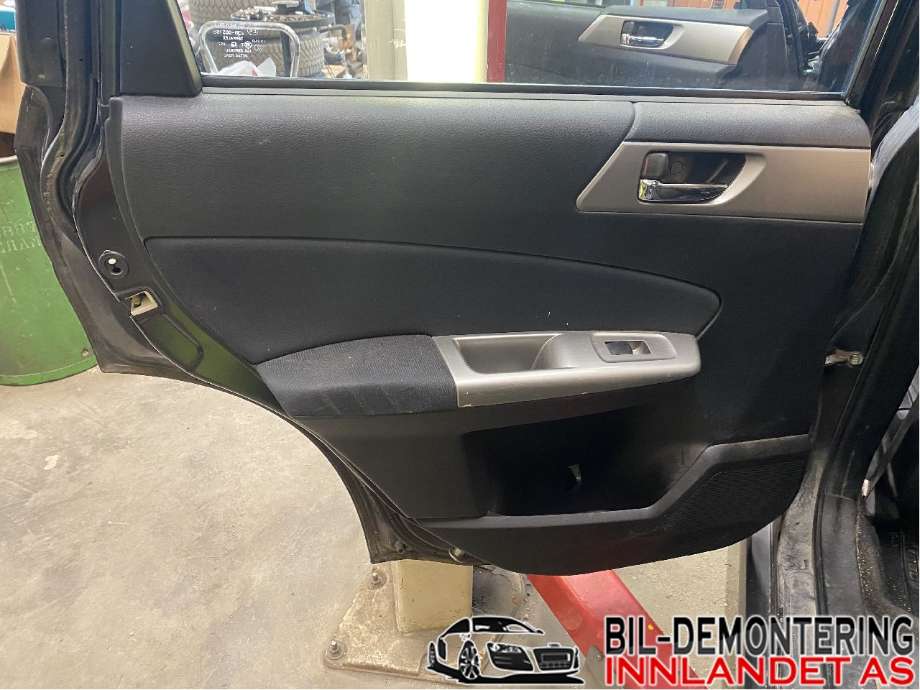 Dørtrekk venstre til Subaru Forester, 2008-2013 (Type III)  (SUBARU|94220SC810AR)