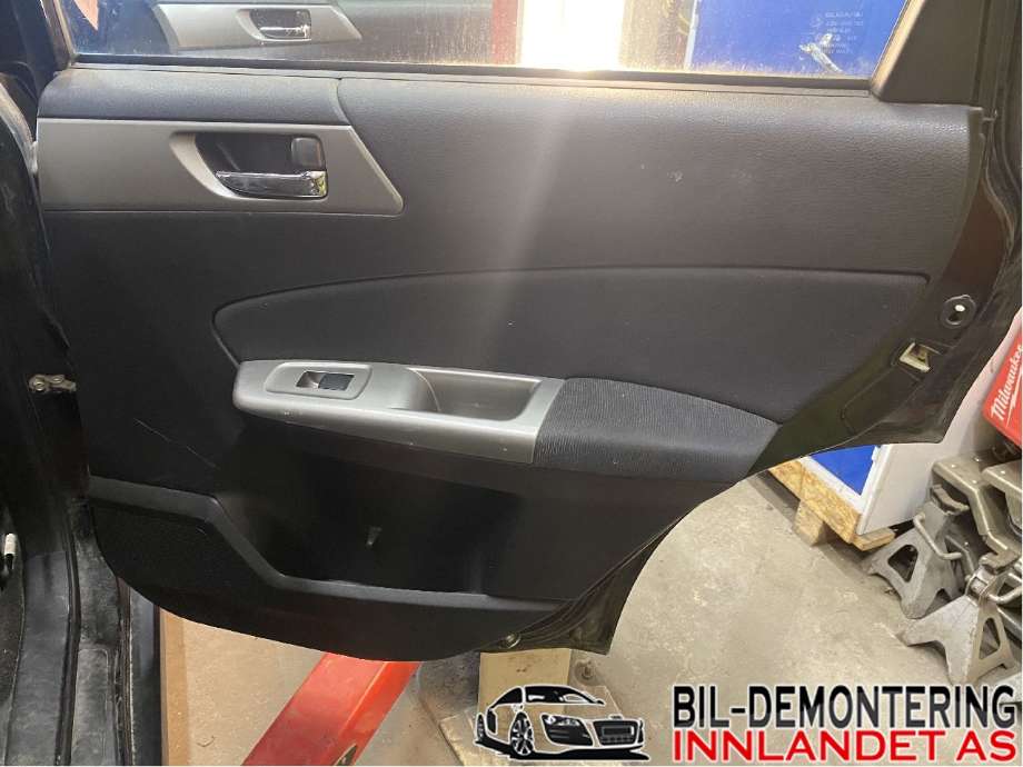 Dørtrekk høyre til Subaru Forester, 2008-2013 (Type III)  (SUBARU|94220SC800AR)