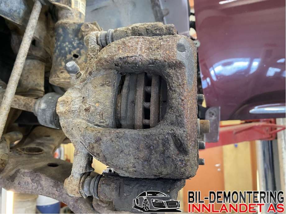 Bremsecaliper venstre foran til Toyota Avensis 2009-2015 (Type III, Fase 1)  (TOYOTA|4775002361|)