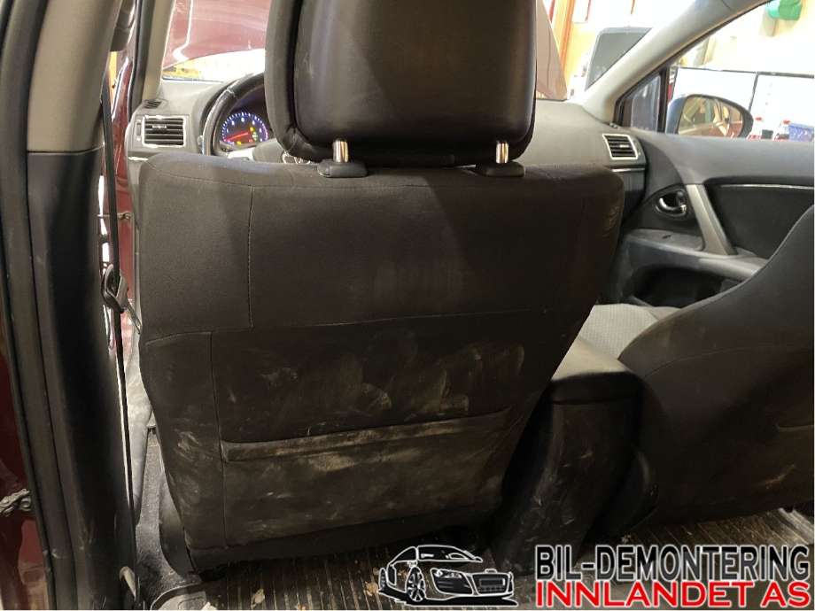 Sete foran venstre til Toyota Avensis 2009-2015 (Type III, Fase 1)  (TOYOTA|7202005040|7144005A91C1|7144005A92C0)