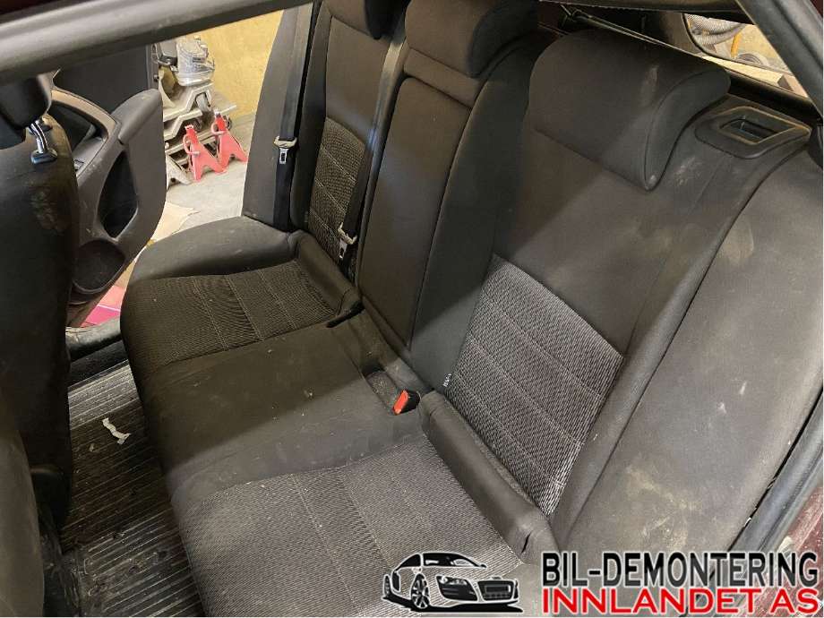 Sete bak til Toyota Avensis, 2009-2015 (Type III, Fase 1)  (TOYOTA|7146005650C1)