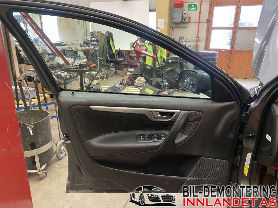 Dør venstre foran til Volvo V70 2005-2007 (Type II, Fase 2)  (VOLVO|8679658|)