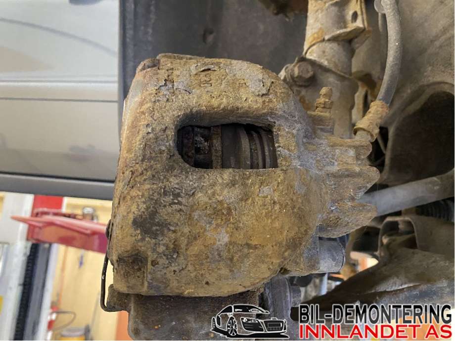 Bremsecaliper høyre foran til Volvo V70 2005-2007 (Type II, Fase 2)  (VOLVO|8251317|)