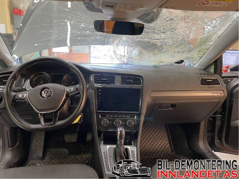 Dashbord til VW e-Golf, 2017-2020 (Fase 2) (VOLKSWAGEN|5G1 857 003 P)